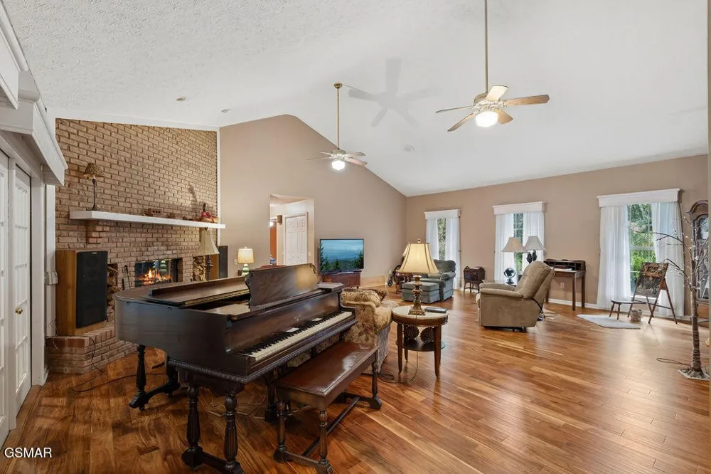 3012 Roaring Creek Way Sevierville, TN 37862