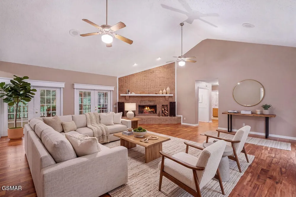 3012 Roaring Creek Way Sevierville, TN 37862