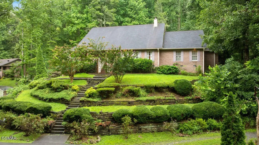 3012 Roaring Creek Way Sevierville, TN 37862