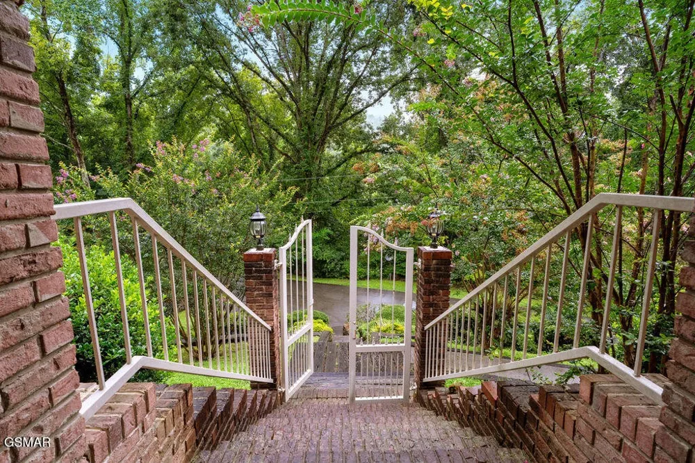 3012 Roaring Creek Way Sevierville, TN 37862