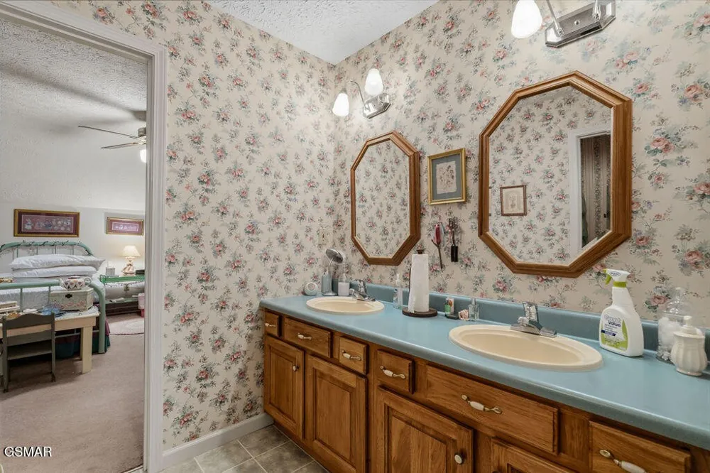 3012 Roaring Creek Way Sevierville, TN 37862