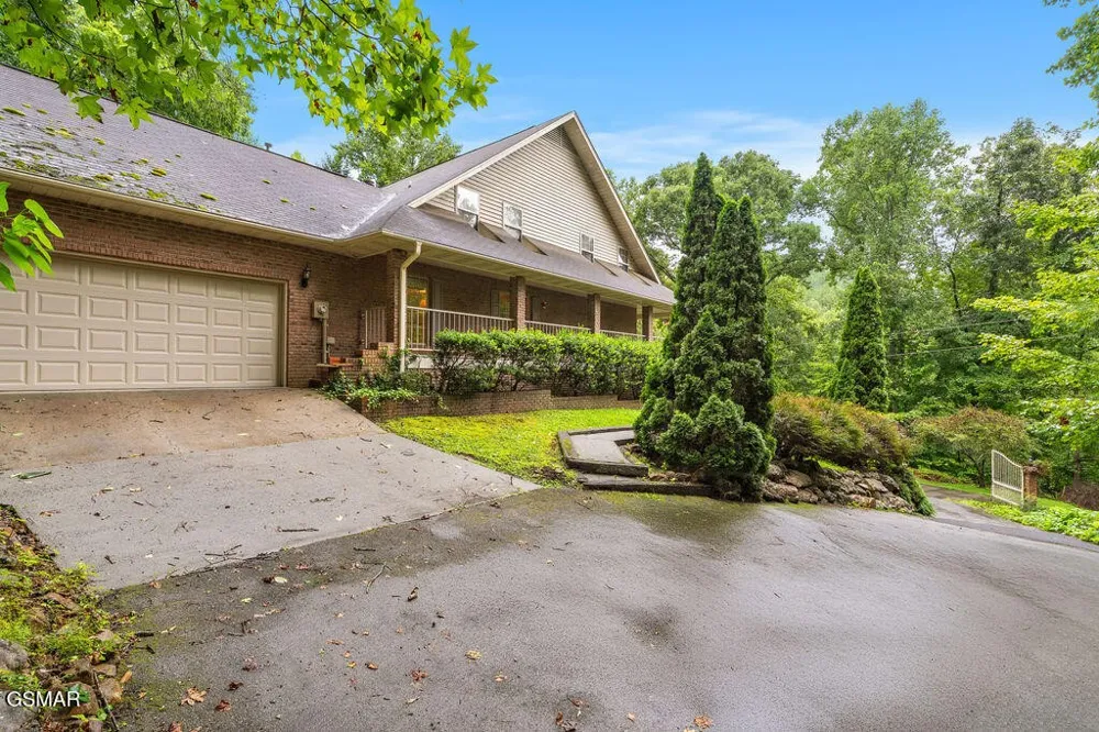 3012 Roaring Creek Way Sevierville, TN 37862