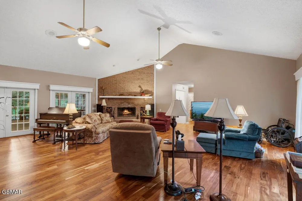 3012 Roaring Creek Way Sevierville, TN 37862
