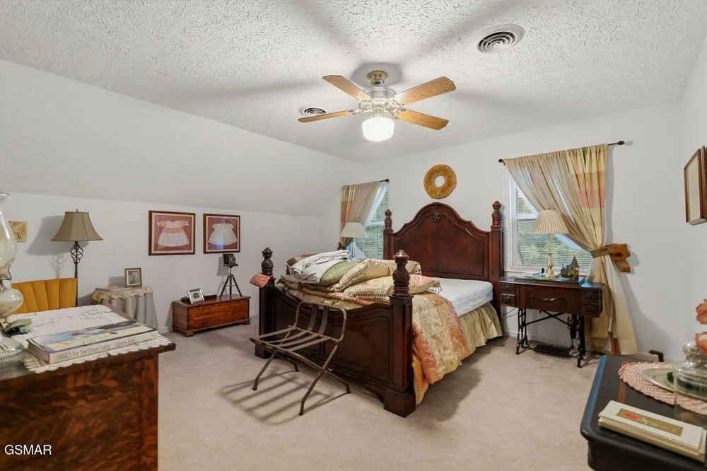 3012 Roaring Creek Way Sevierville, TN 37862