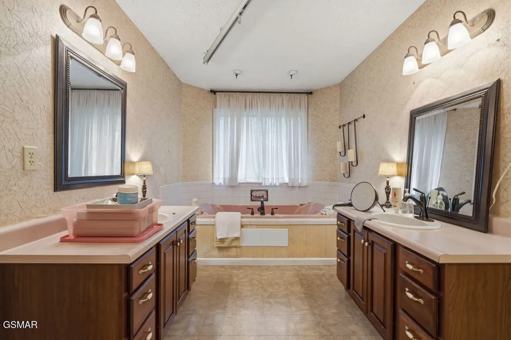 3012 Roaring Creek Way Sevierville, TN 37862