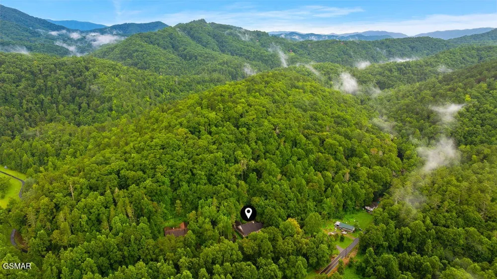 3012 Roaring Creek Way Sevierville, TN 37862