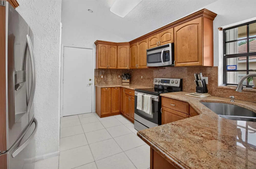 6851 BITTERBUSH PLACE Boynton Beach, FL 33472