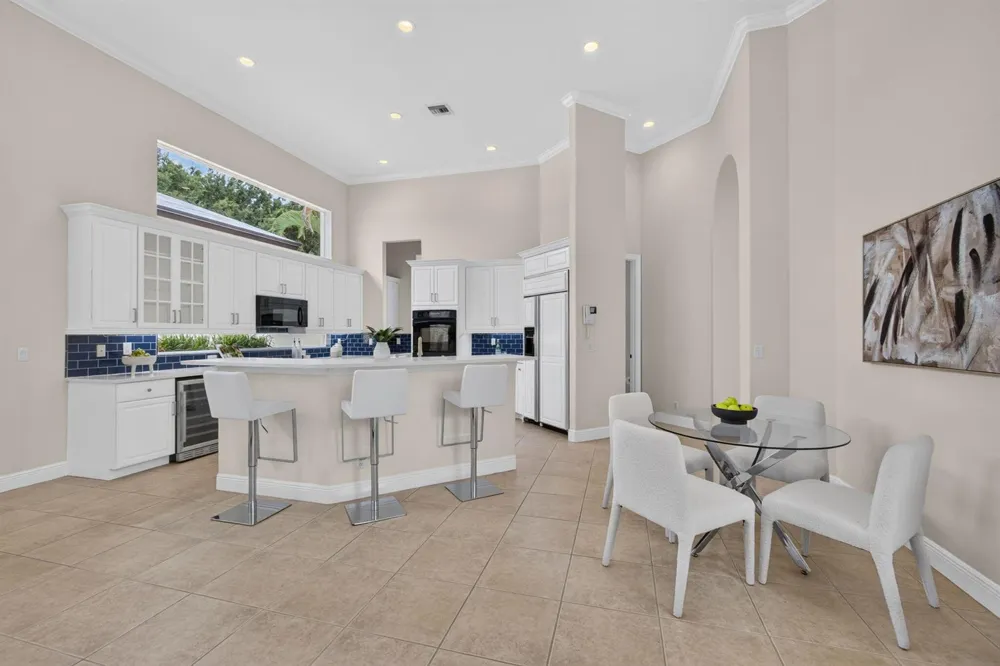 540 Les Jardin Drive Palm Beach Gardens, FL 33410