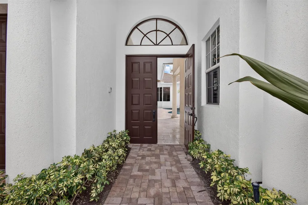 540 Les Jardin Drive Palm Beach Gardens, FL 33410