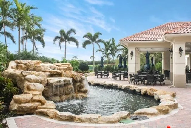 540 Les Jardin Drive Palm Beach Gardens, FL 33410