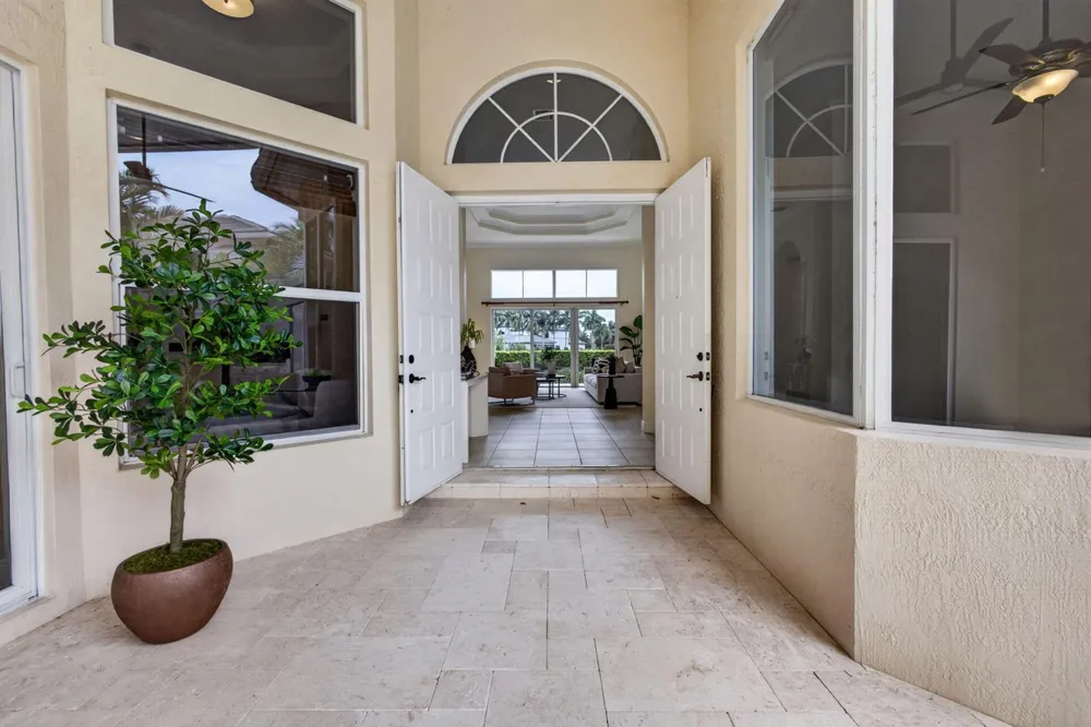 540 Les Jardin Drive Palm Beach Gardens, FL 33410