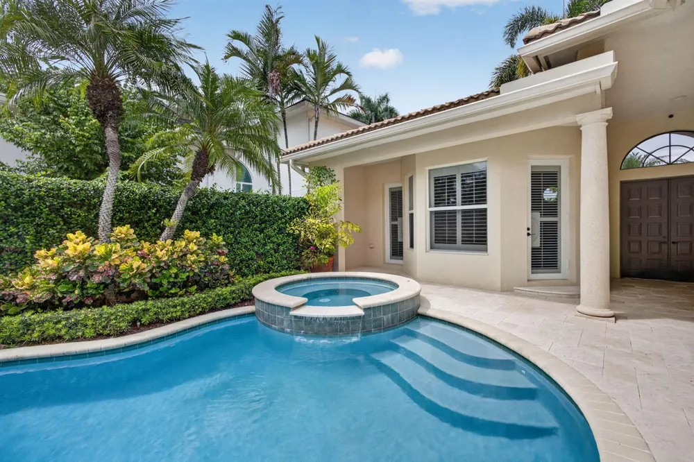540 Les Jardin Drive Palm Beach Gardens, FL 33410