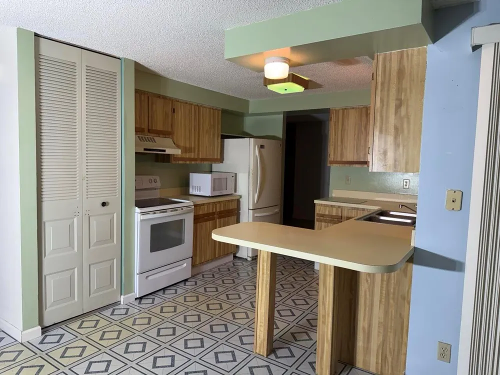 8461 THERESA ROAD Boynton Beach, FL 33472