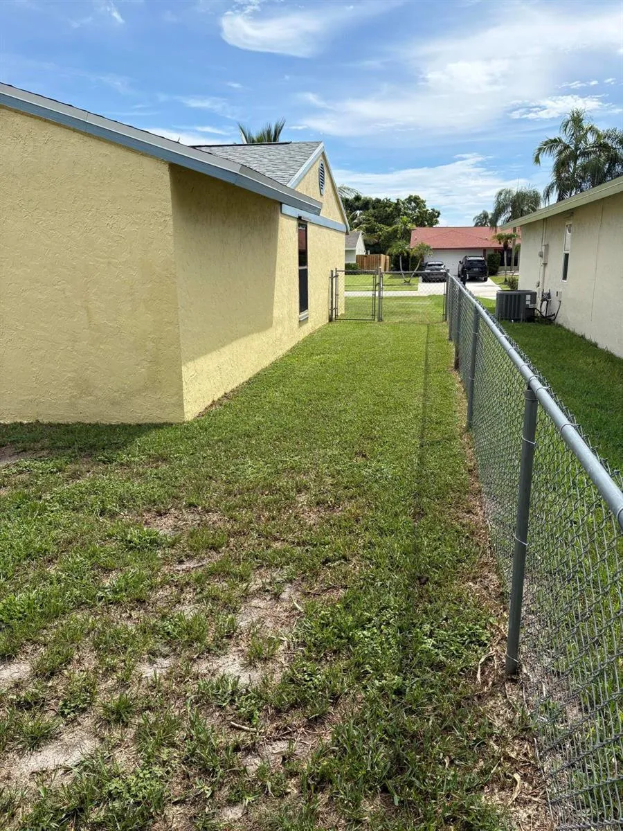 8461 THERESA ROAD Boynton Beach, FL 33472