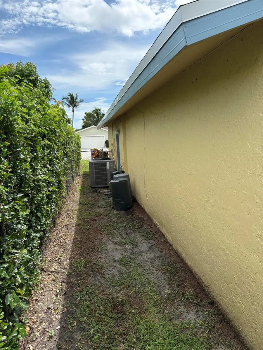8461 THERESA ROAD Boynton Beach, FL 33472