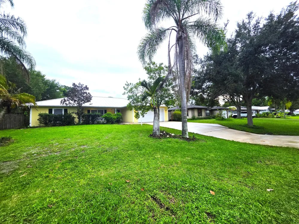 6707 Coquina Avenue Fort Pierce, FL 34951