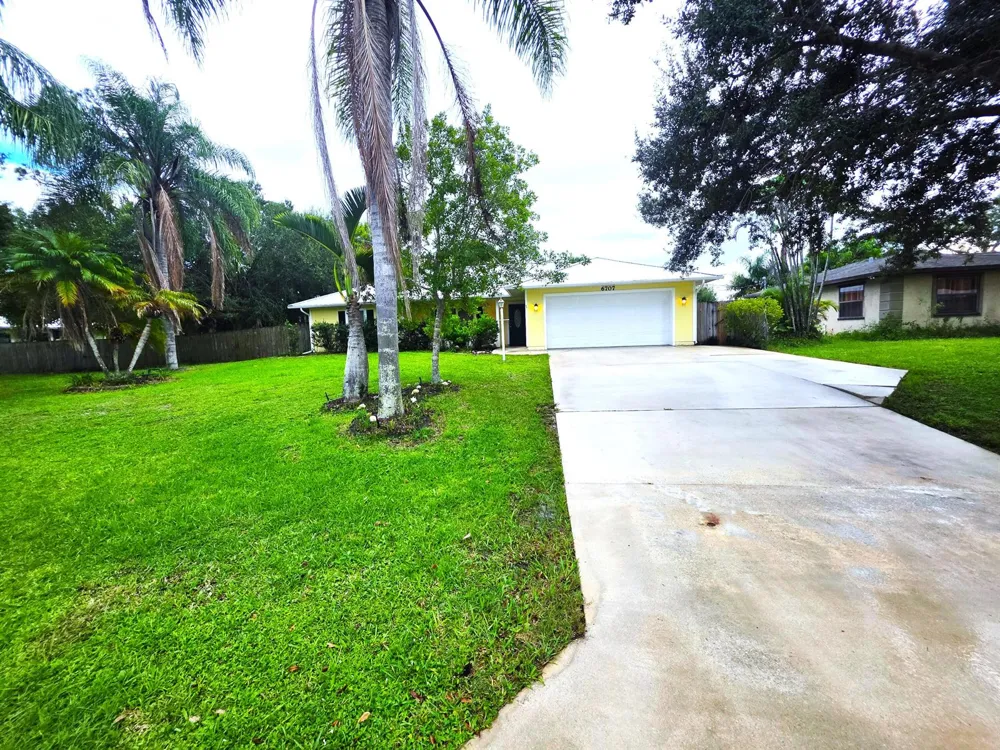 6707 Coquina Avenue Fort Pierce, FL 34951