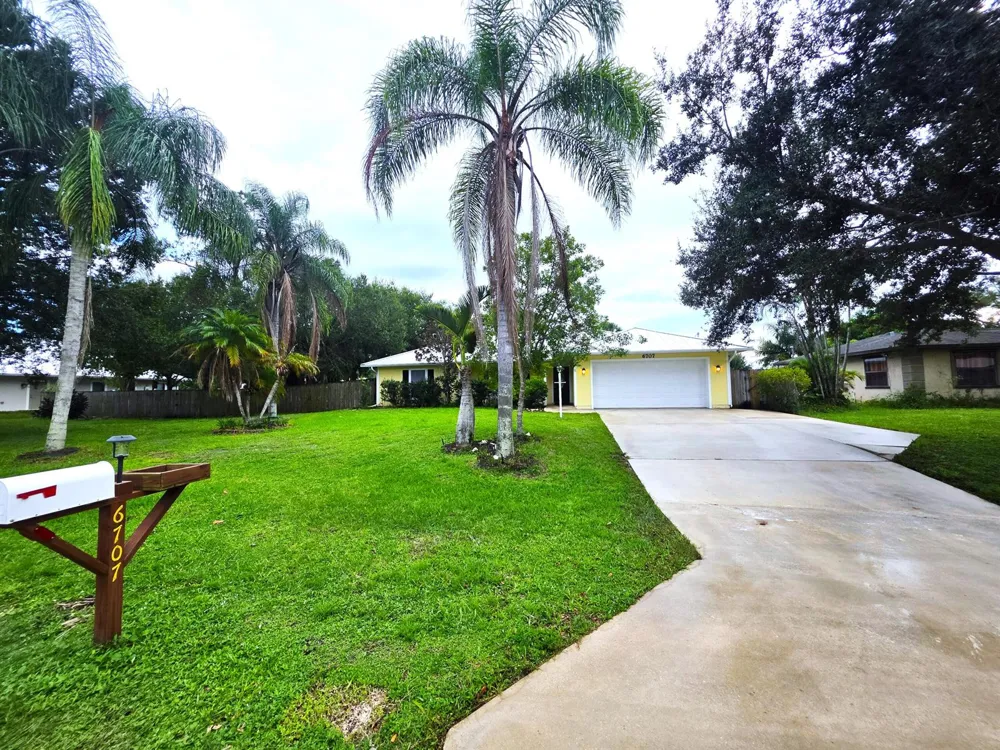 6707 Coquina Avenue Fort Pierce, FL 34951