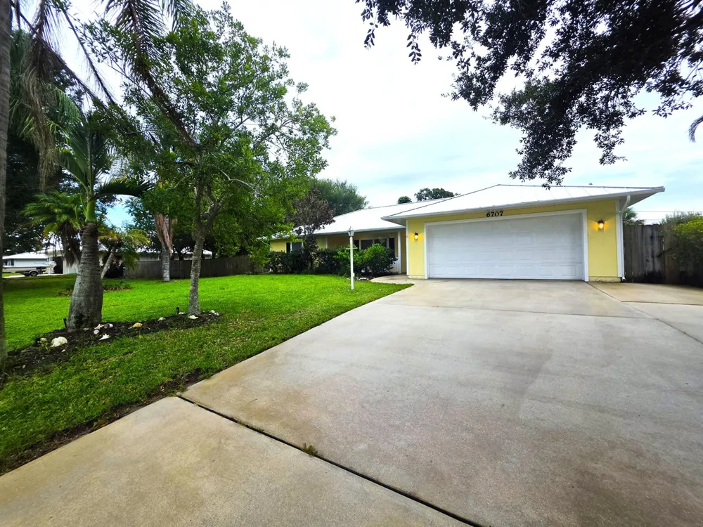 6707 Coquina Avenue Fort Pierce, FL 34951