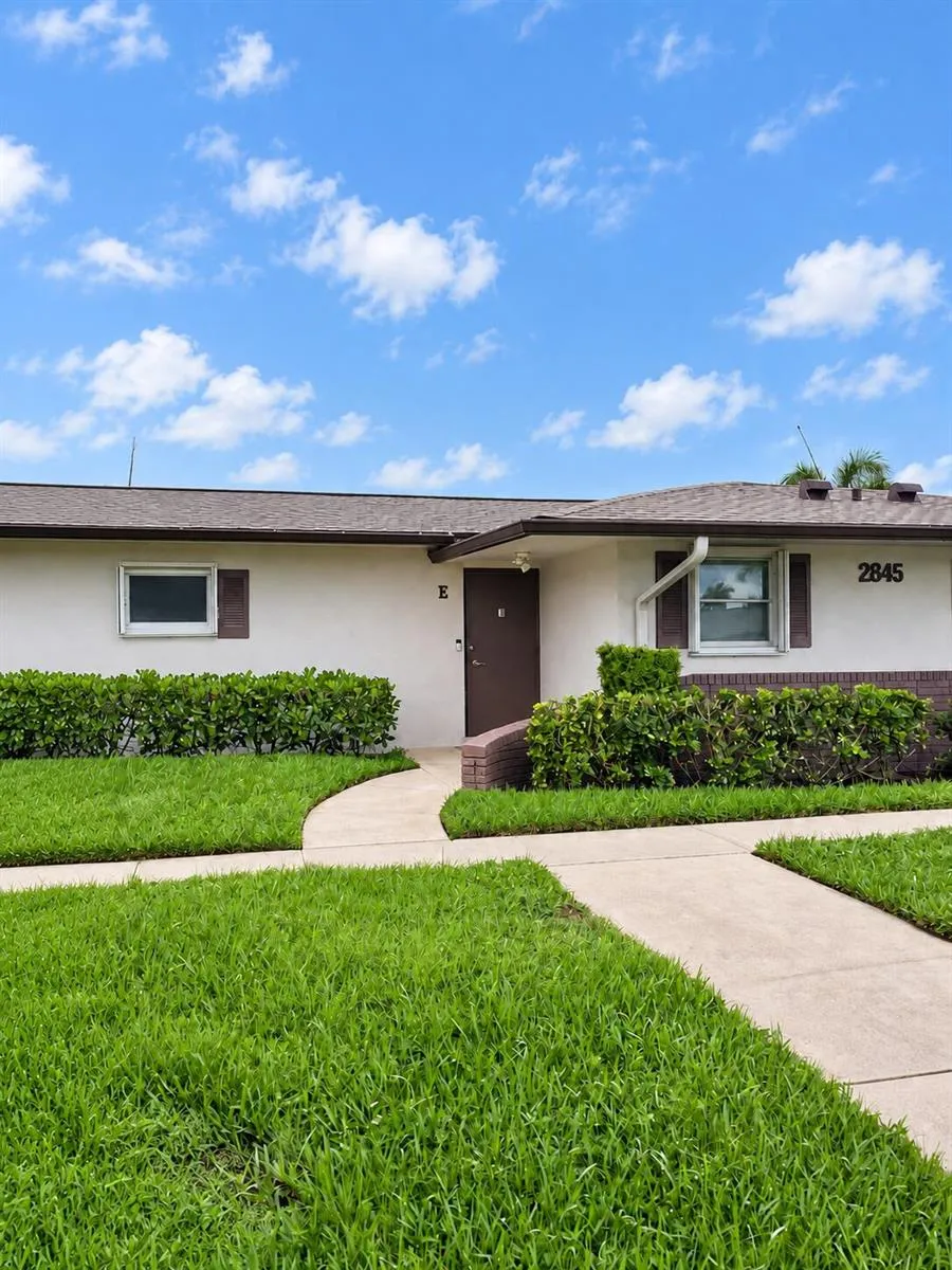 2845 CROSLEY DRIVE E #E West Palm Beach, FL 33415