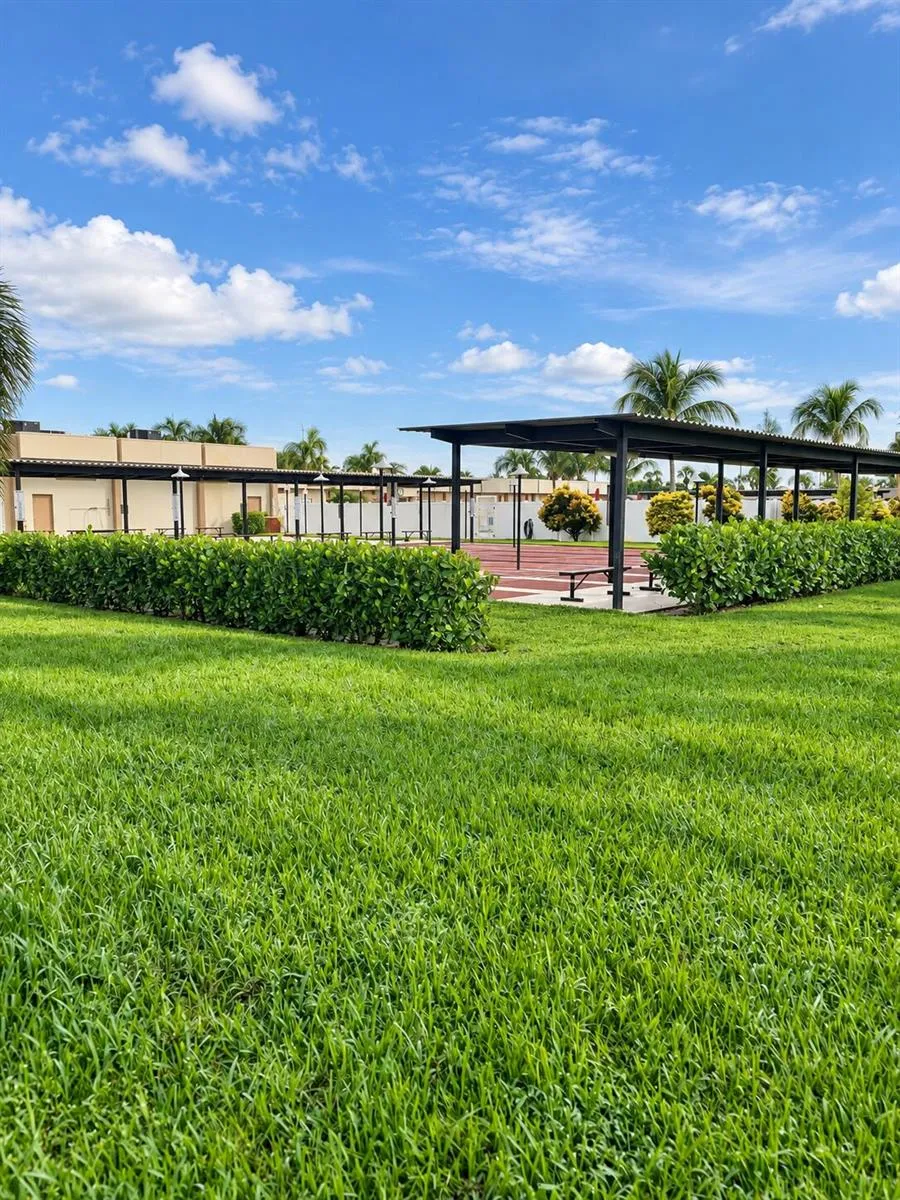 2845 CROSLEY DRIVE E #E West Palm Beach, FL 33415