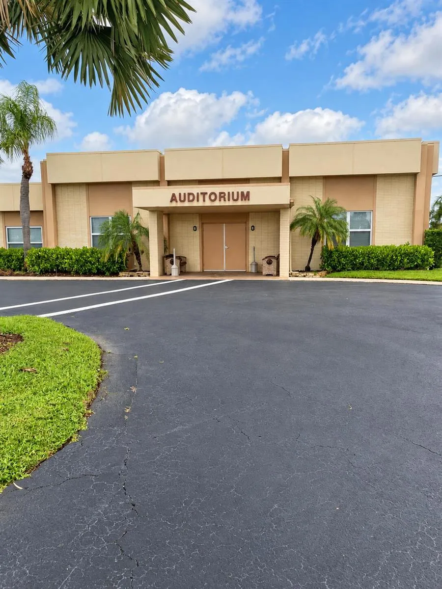 2845 CROSLEY DRIVE E #E West Palm Beach, FL 33415