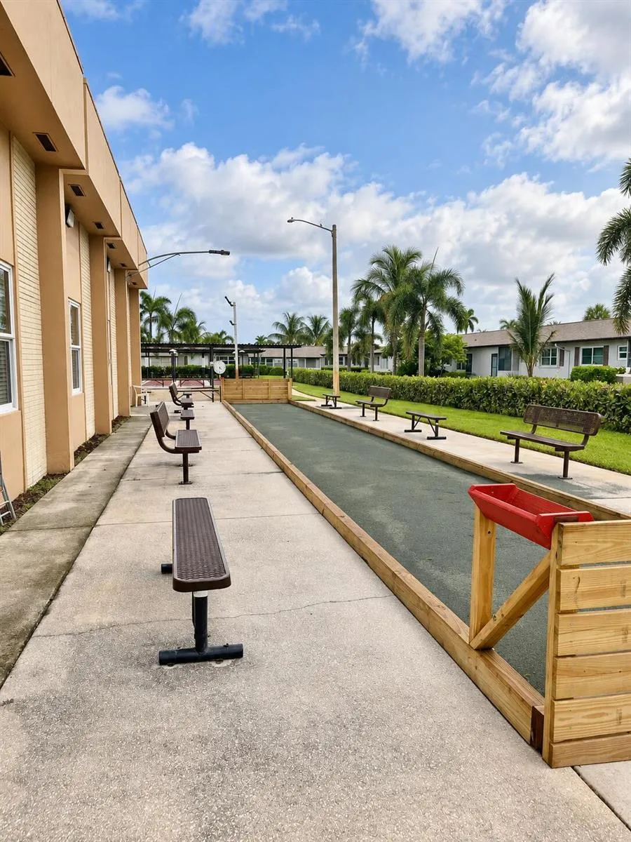 2845 CROSLEY DRIVE E #E West Palm Beach, FL 33415