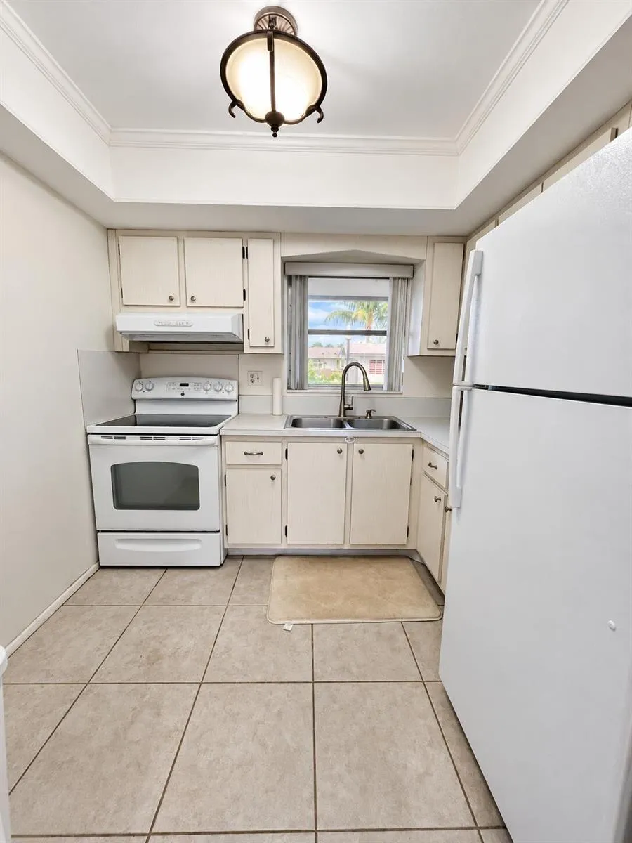 2845 CROSLEY DRIVE E #E West Palm Beach, FL 33415