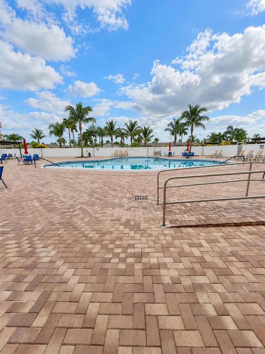 2845 CROSLEY DRIVE E #E West Palm Beach, FL 33415