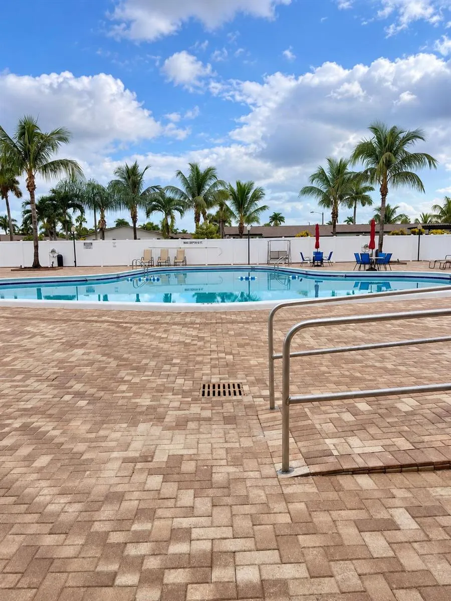 2845 CROSLEY DRIVE E #E West Palm Beach, FL 33415