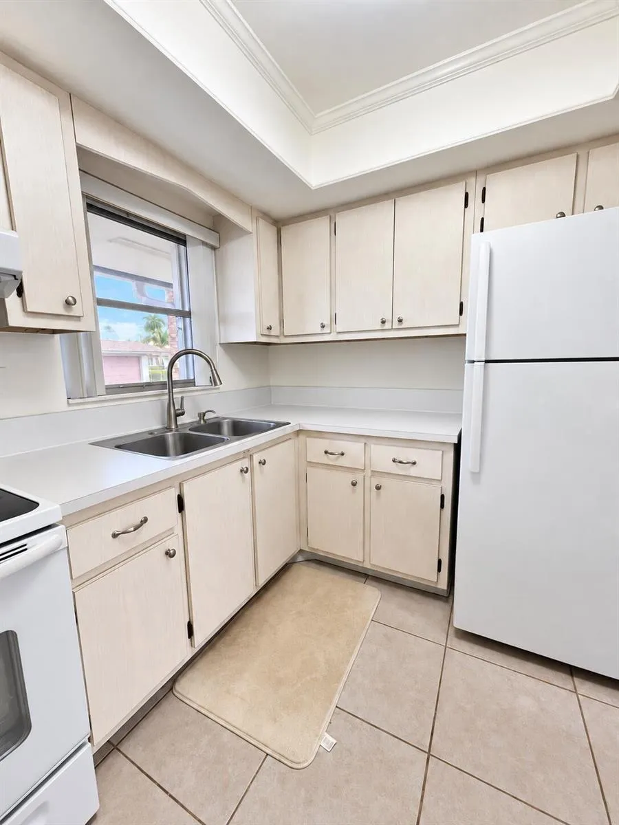 2845 CROSLEY DRIVE E #E West Palm Beach, FL 33415