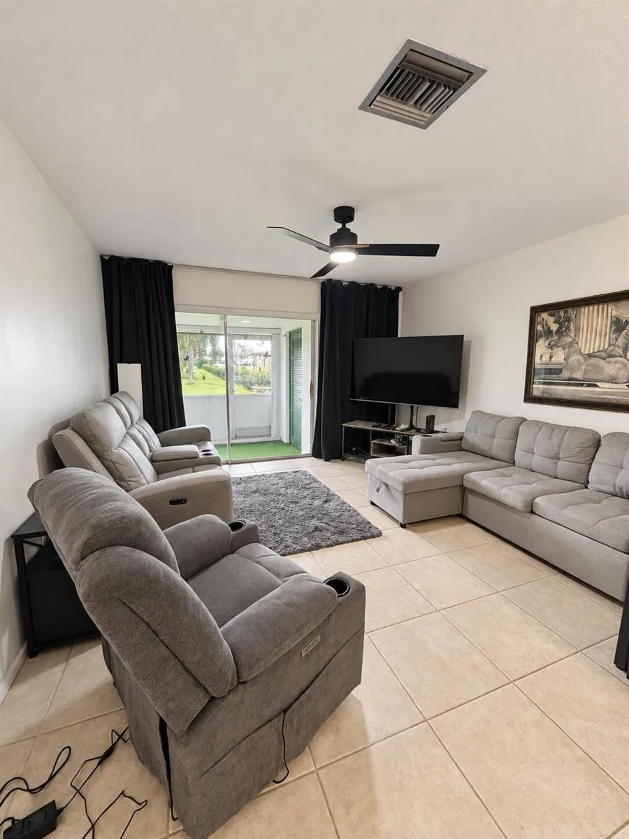 2845 CROSLEY DRIVE E #E West Palm Beach, FL 33415