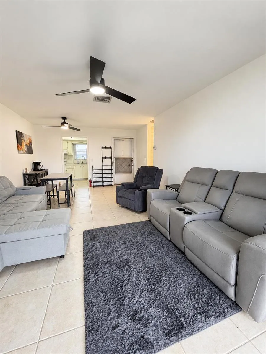 2845 CROSLEY DRIVE E #E West Palm Beach, FL 33415