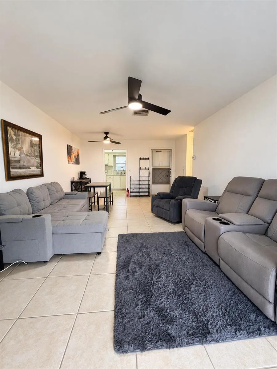 2845 CROSLEY DRIVE E #E West Palm Beach, FL 33415