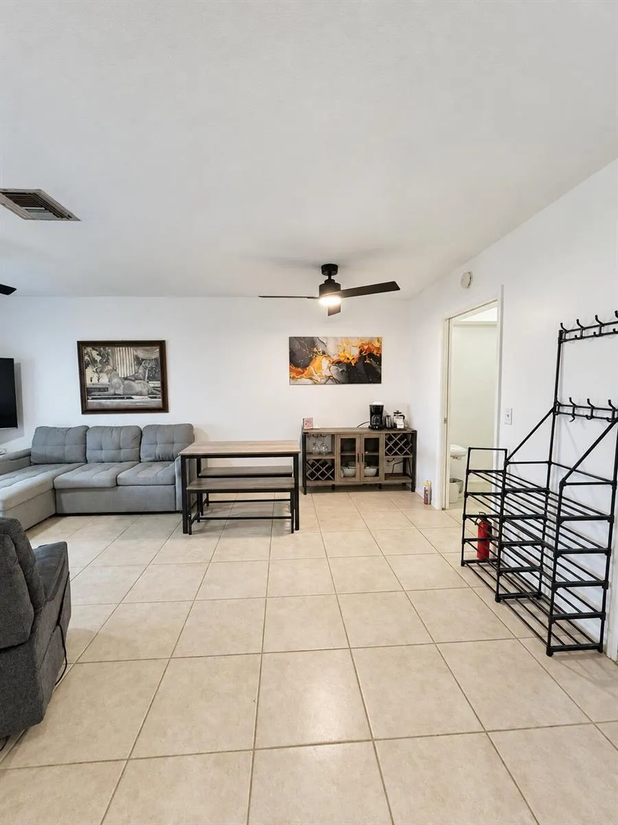 2845 CROSLEY DRIVE E #E West Palm Beach, FL 33415