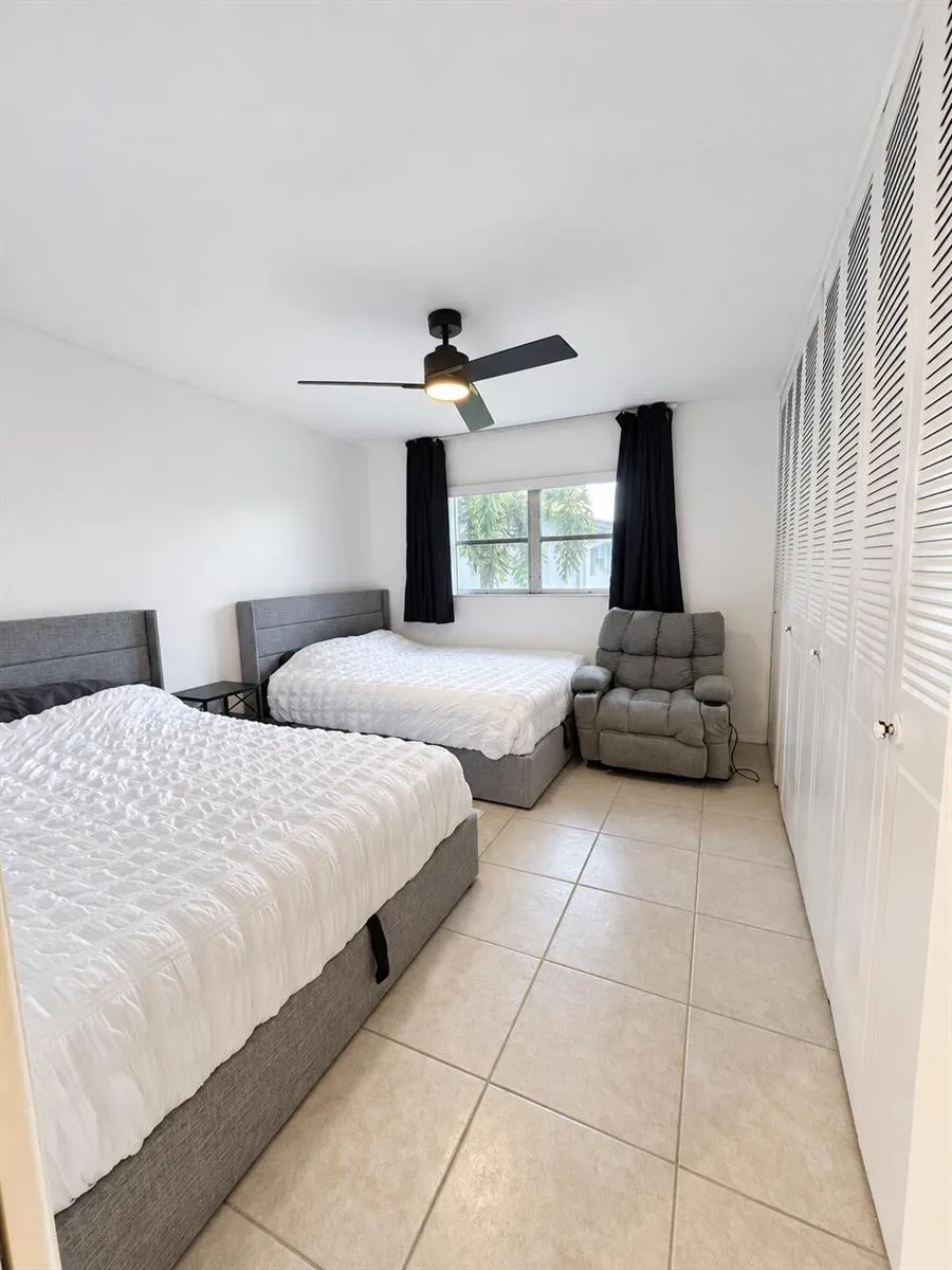 2845 CROSLEY DRIVE E #E West Palm Beach, FL 33415