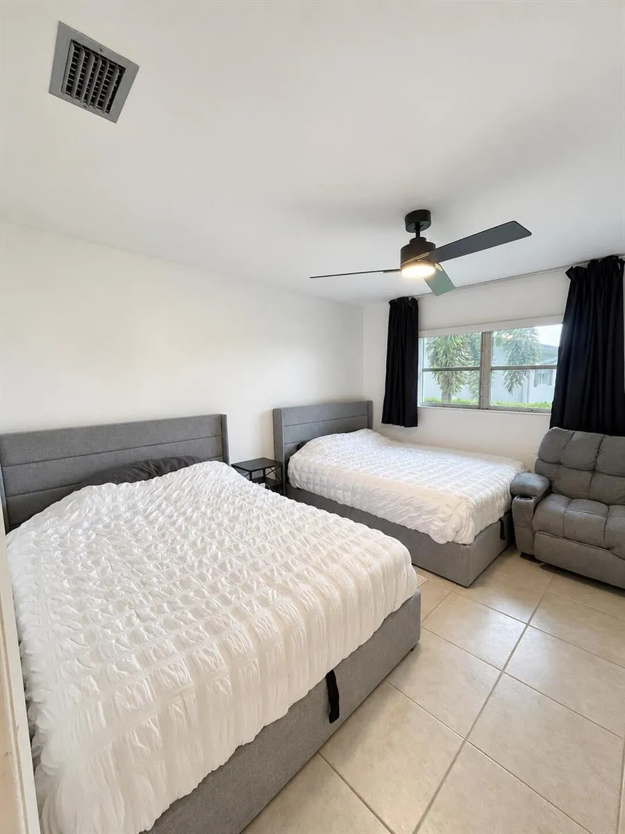 2845 CROSLEY DRIVE E #E West Palm Beach, FL 33415