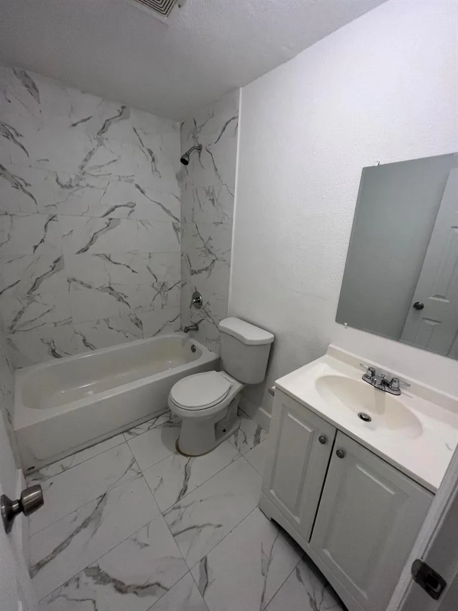 242 NW 14TH STREET #2 Pompano Beach, FL 33060