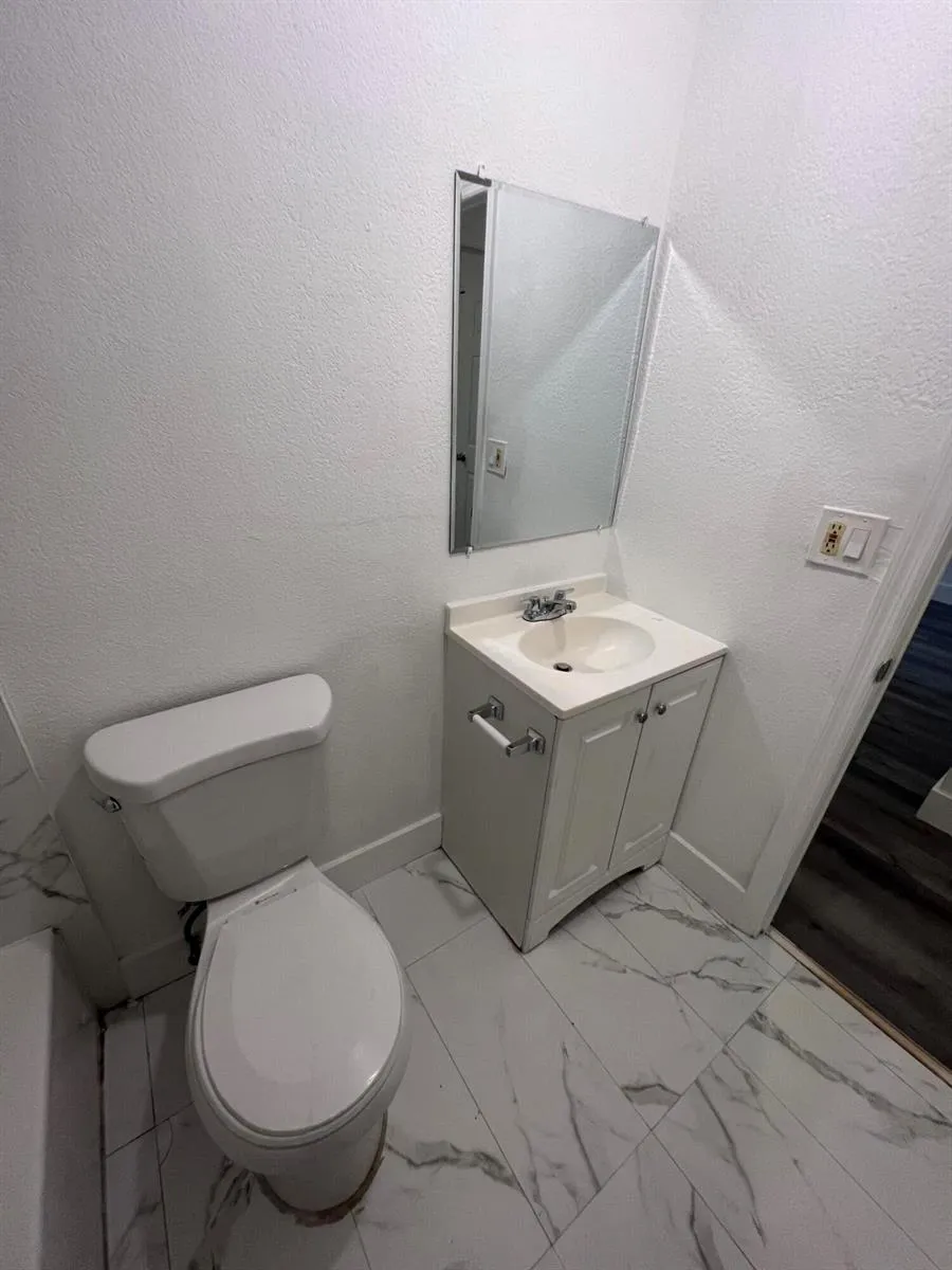 242 NW 14TH STREET #2 Pompano Beach, FL 33060