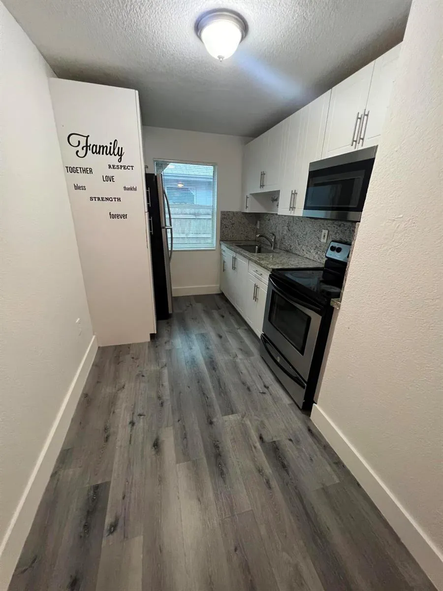 242 NW 14TH STREET #2 Pompano Beach, FL 33060