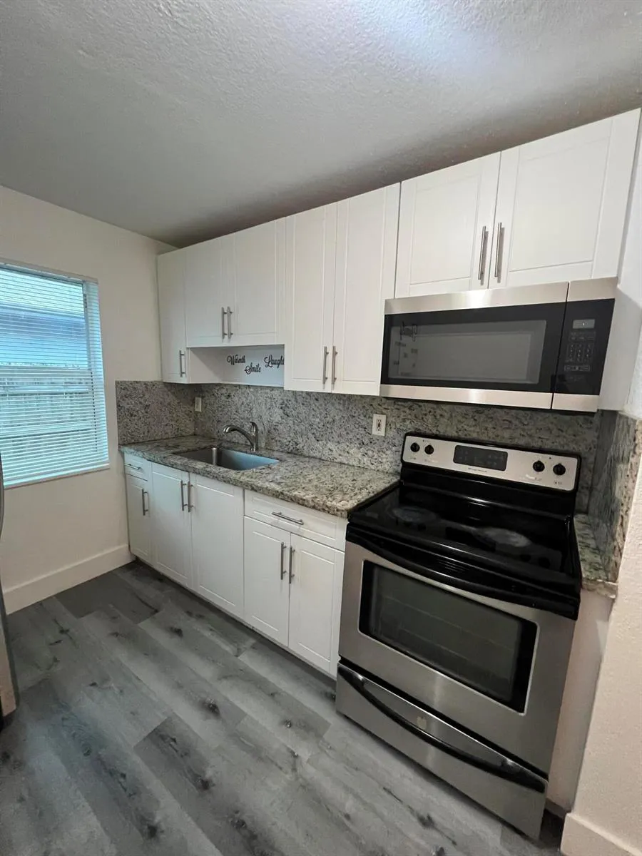 242 NW 14TH STREET #2 Pompano Beach, FL 33060