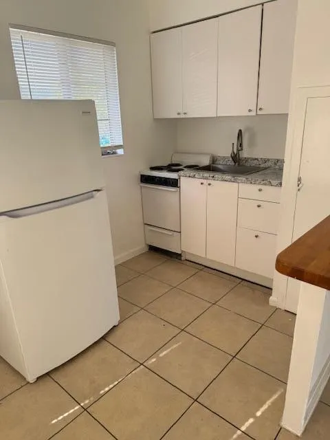 211 Sunrise Avenue #4
