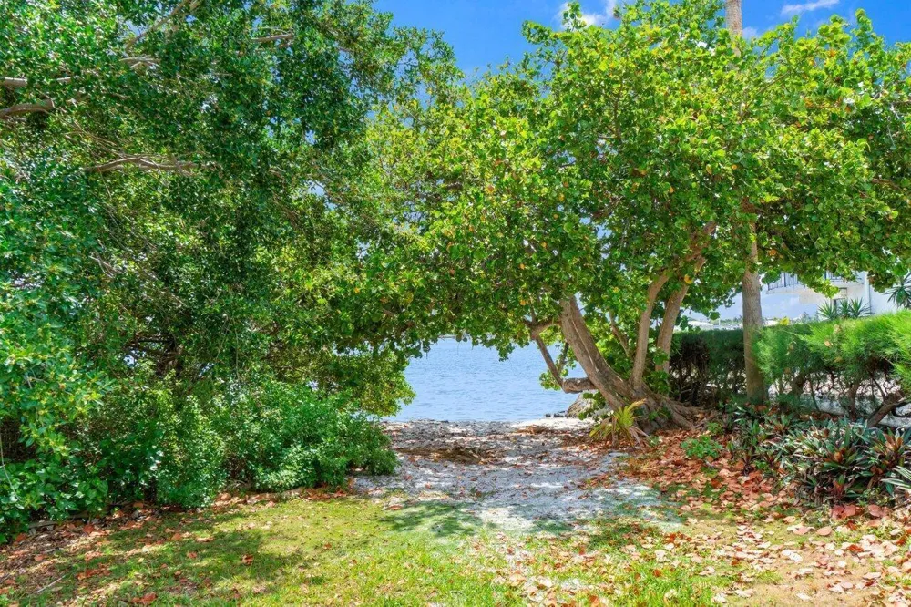 211 Sunrise Avenue #4 Lantana, FL 33462