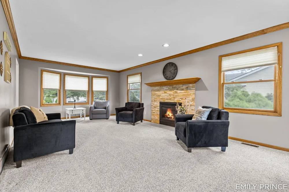 6301 Brookfield Court Hudsonville, MI 49426