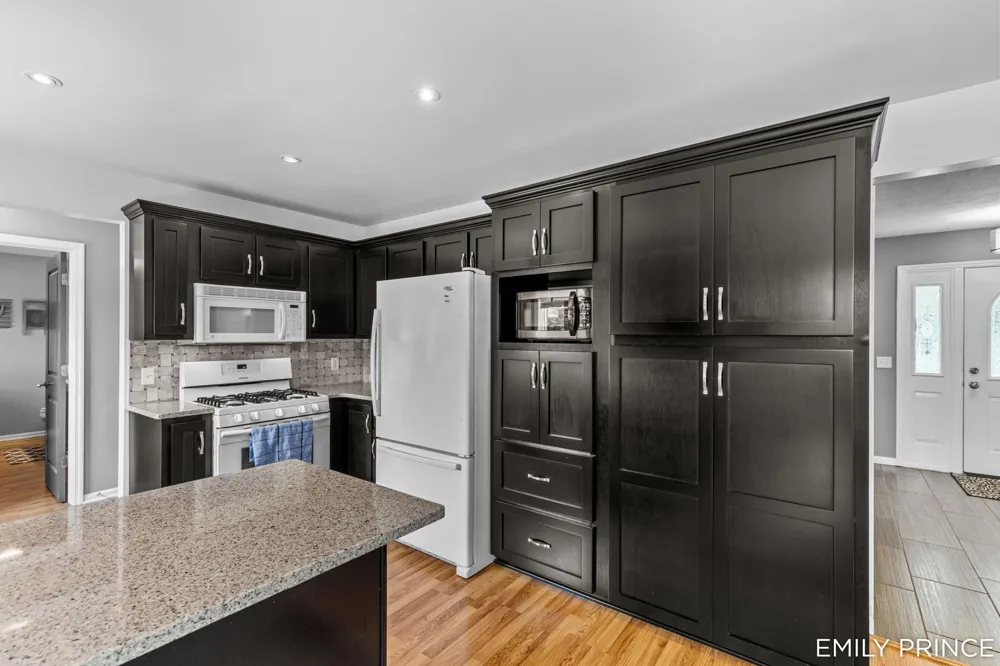 6301 Brookfield Court Hudsonville, MI 49426