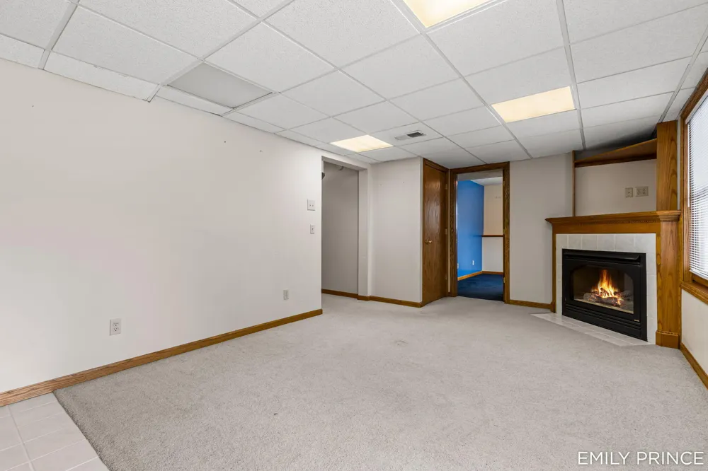 6301 Brookfield Court Hudsonville, MI 49426