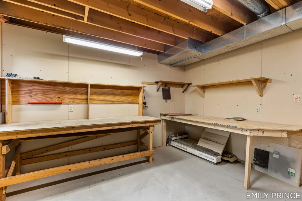 6301 Brookfield Court Hudsonville, MI 49426