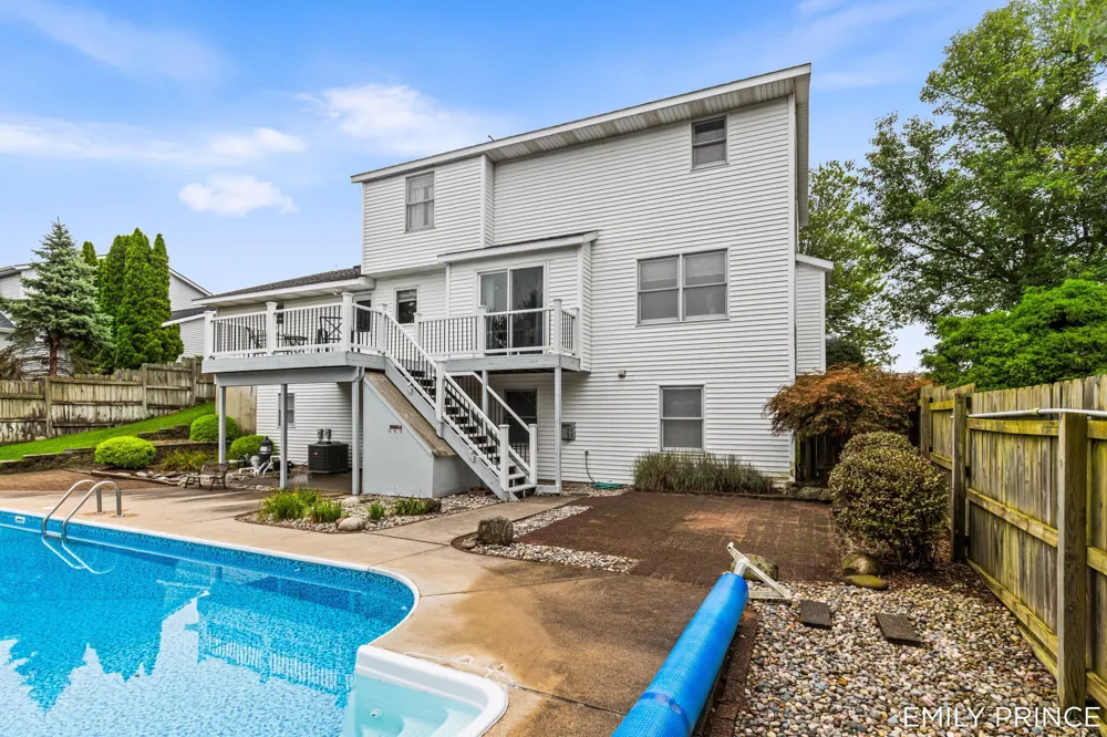 6301 Brookfield Court Hudsonville, MI 49426