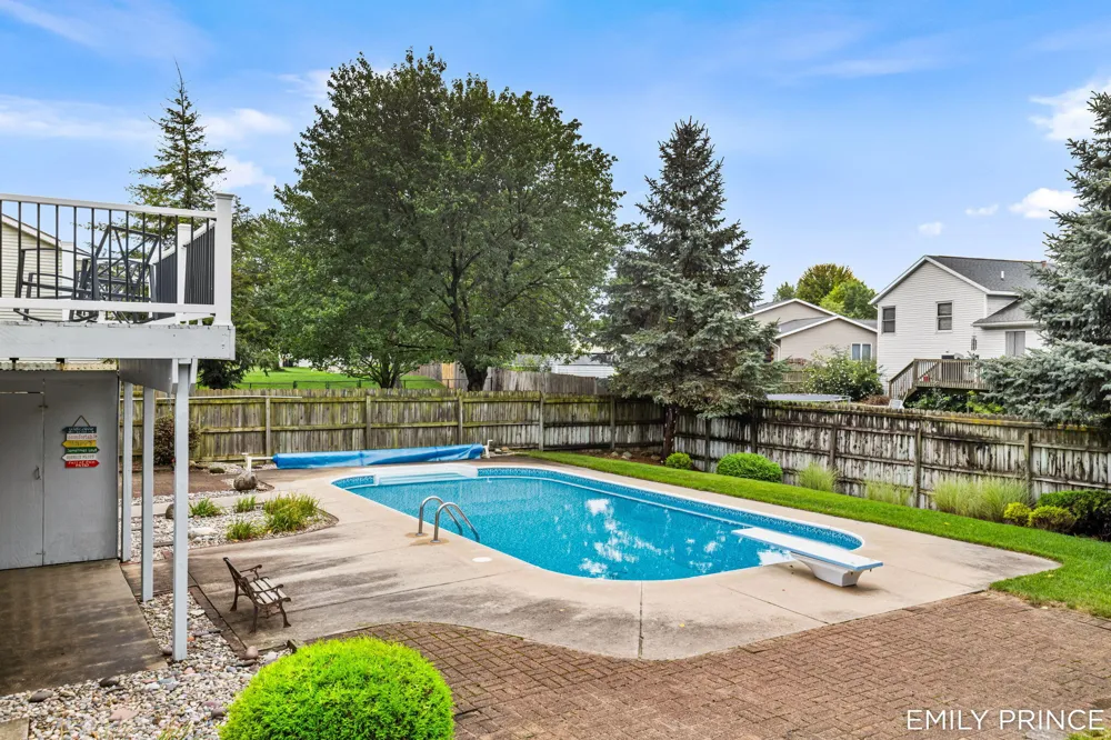 6301 Brookfield Court Hudsonville, MI 49426