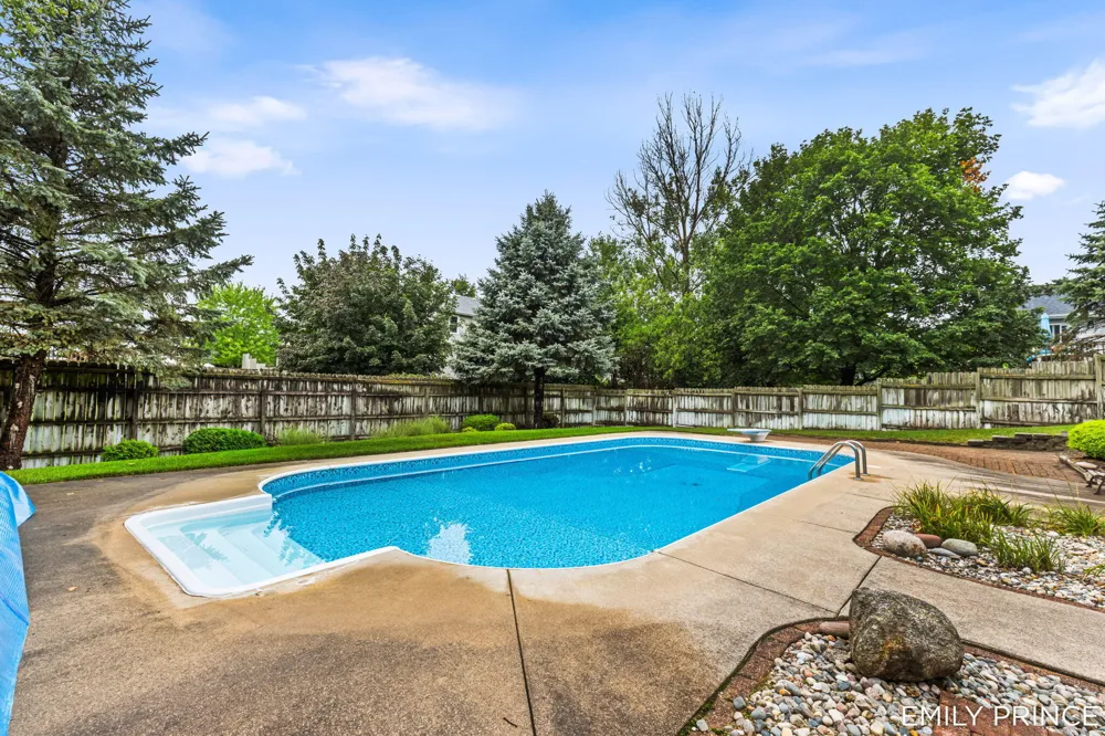6301 Brookfield Court Hudsonville, MI 49426